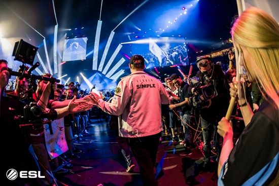 探索大众电竞的未来趋势：从和平精英全国大赛总决赛谈起